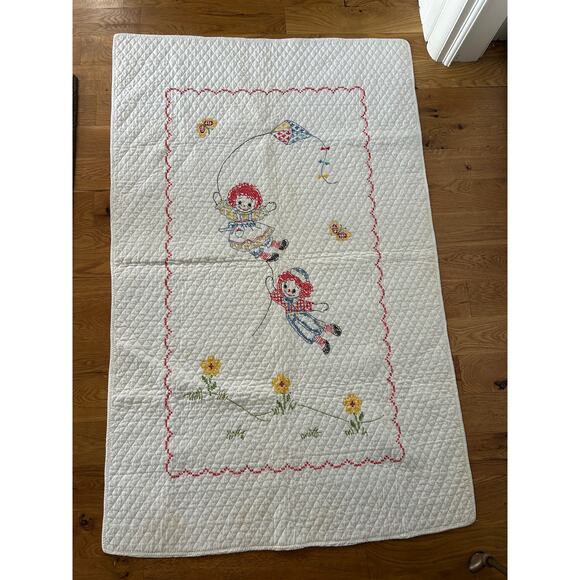 Vintage Hand Embroidered Raggedy Ann & Andy Quilt Crib Lap Blanket Flying Kite - Picture 1 of 8